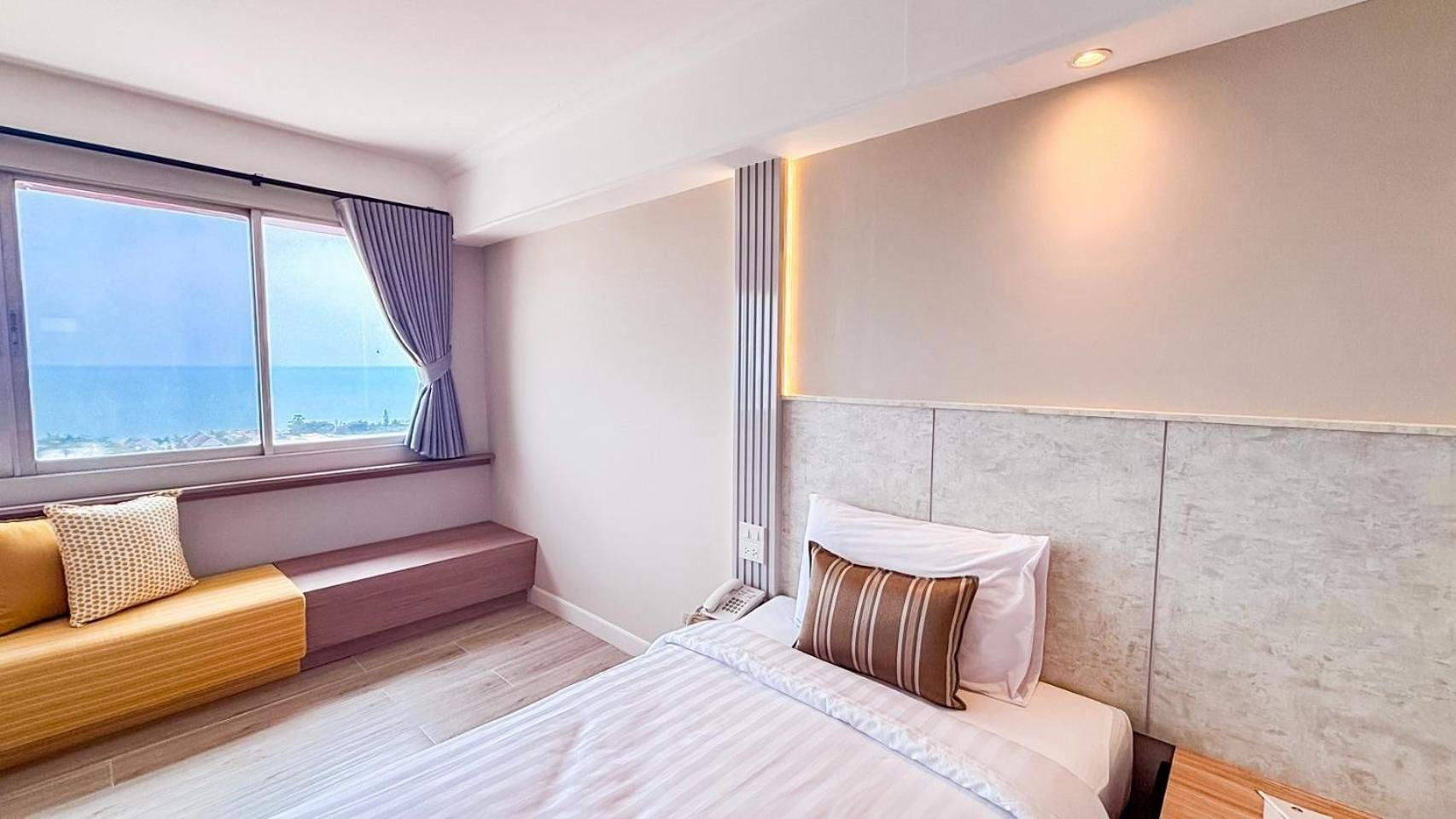 Hua Hin Grand Hotel And Plaza - Sha Extra Plus Eksteriør billede